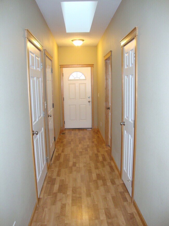 Building Photo - 503