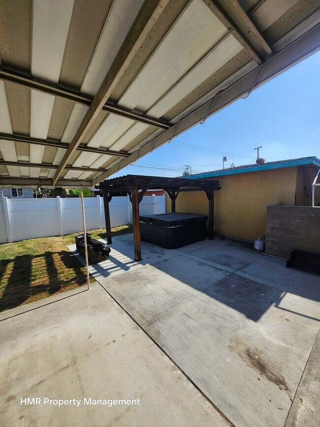 Building Photo - Newly Remodeled Home in Pomona