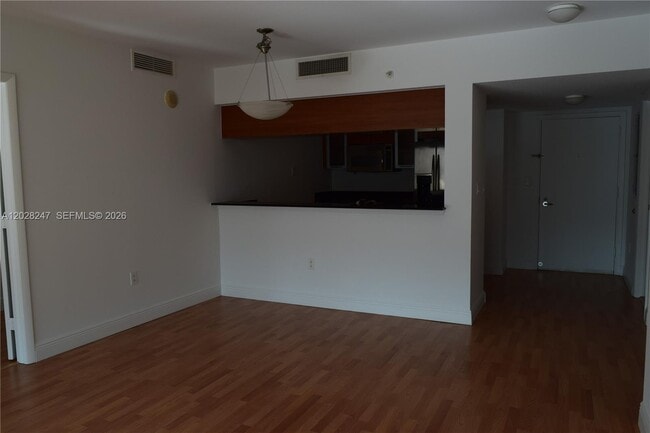 Building Photo - 1800 N Bayshore Dr