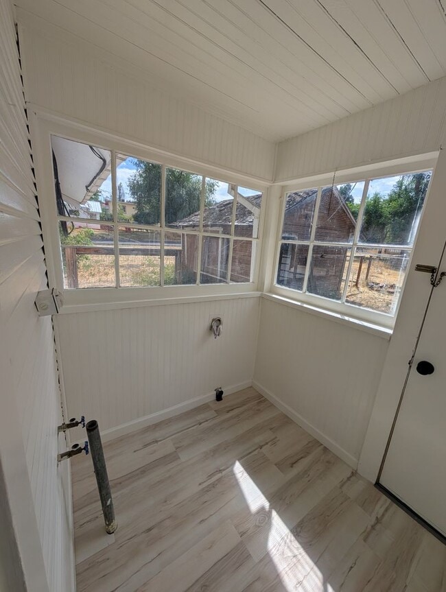 Building Photo - 2 Bedroom 1 Bath House