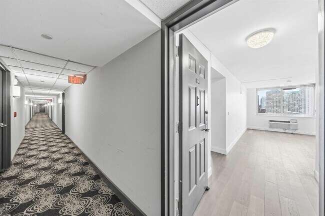 Building Photo - 20 2nd St