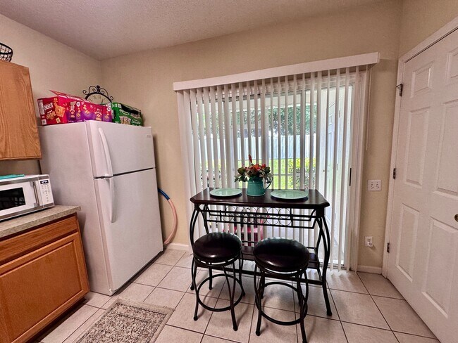 Building Photo - 12311 Kensington Lakes Dr