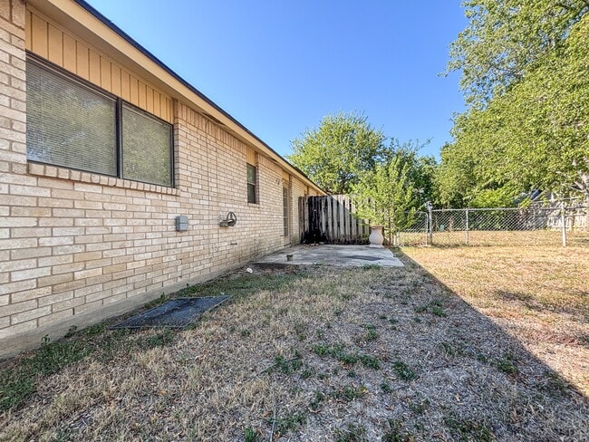 Building Photo - 607 Frostwood Dr