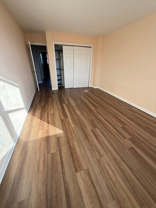 Building Photo - 71 Strawberry Hill Ave