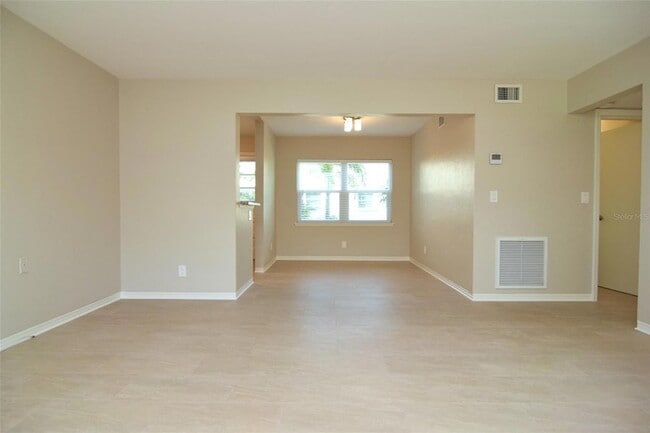 Building Photo - 606 12th Ave NE