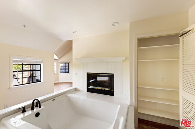 Building Photo - 5237 San Feliciano Dr