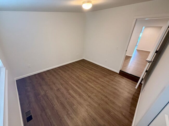 Building Photo - 1329 Elm St