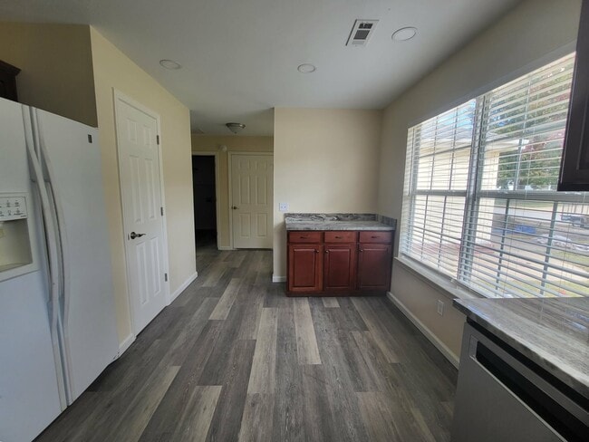 Building Photo - 41 Cheryl Cir