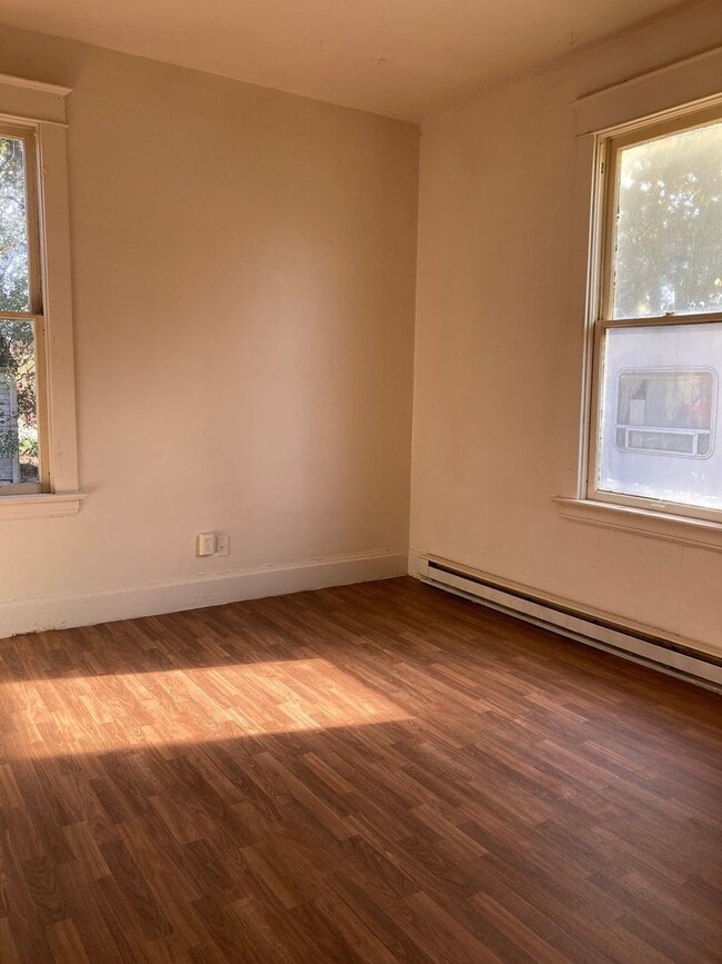 Building Photo - 5028 N Nelson St