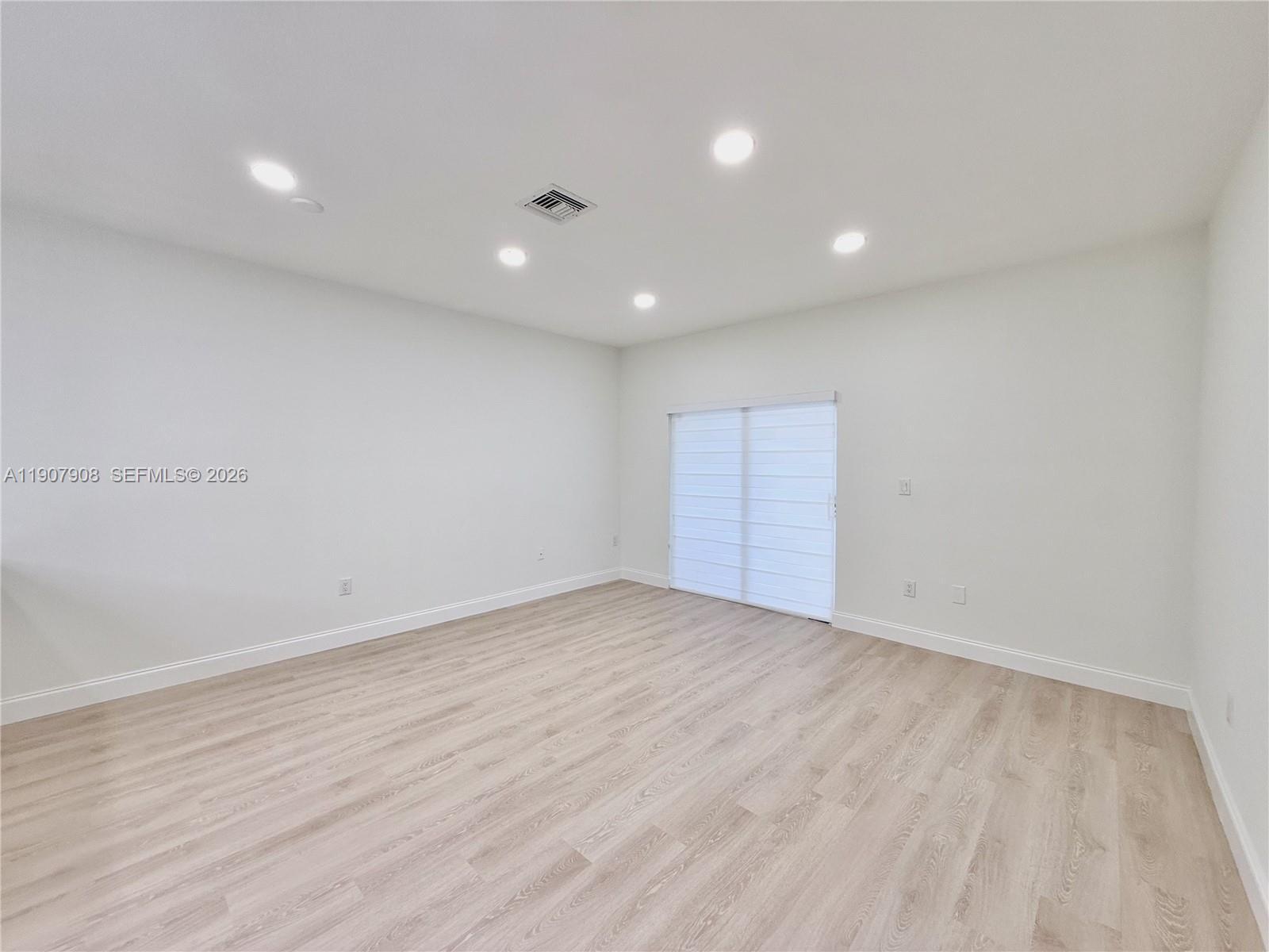 Building Photo - 4412 Woodland Cir