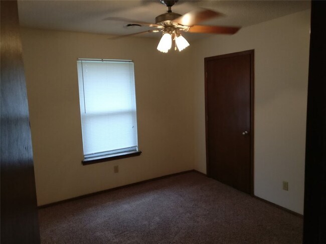 Building Photo - 3143 Old Missouri Rd