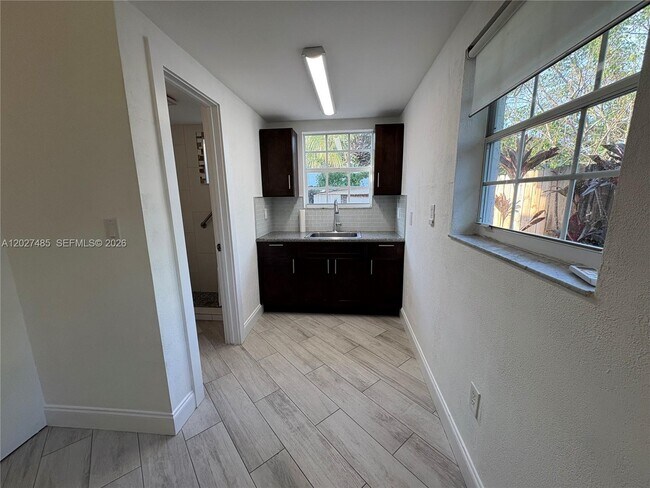 Building Photo - 6753 SW 39th Terrace