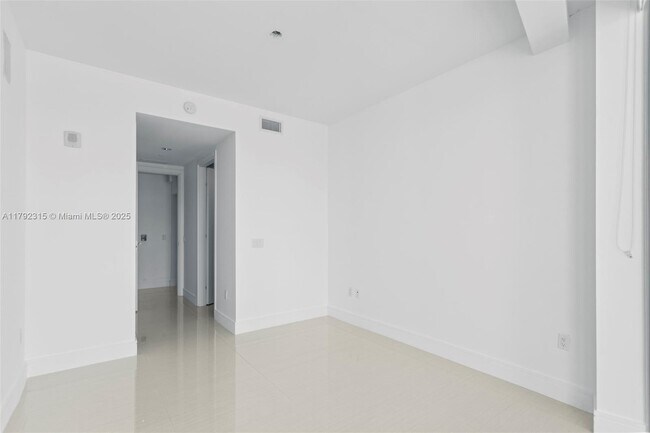 Building Photo - 3250 NE 188th St