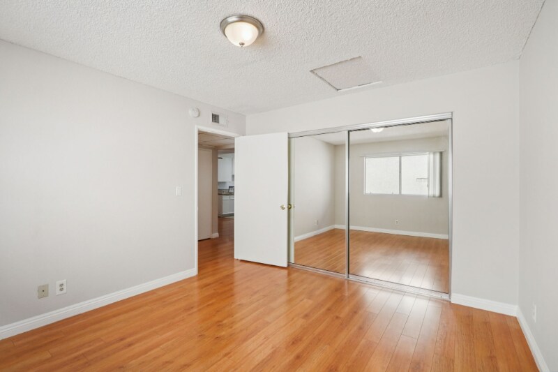 Building Photo - 626 E Verdugo Ave