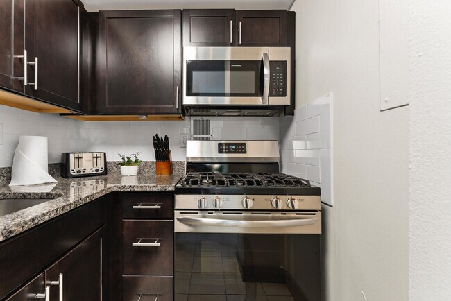 Building Photo - 175 Freeman St