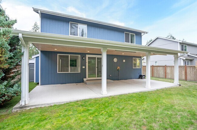 Building Photo - Charming 3BR/2.5BA in Desirable Gig Harbor...