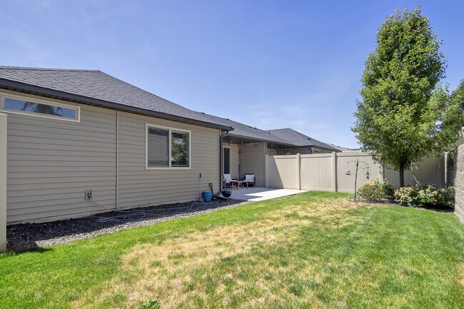 Building Photo - 1824 E Ringneck St