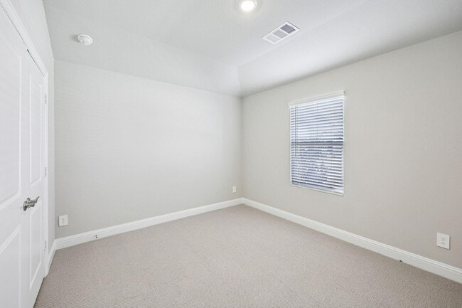 Building Photo - 409 Midnight Oak Dr