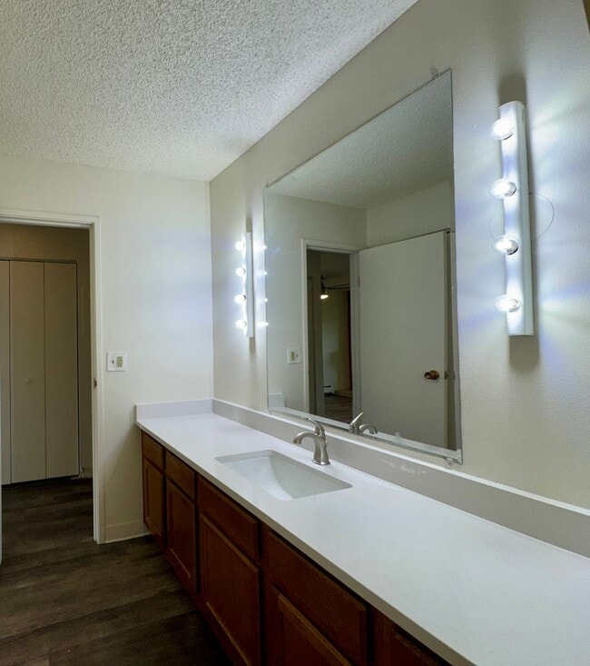 Building Photo - 1 Bedroom, 1 Bath Apartment in Boulder