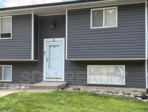 Building Photo - 11 Saddlewood Ln