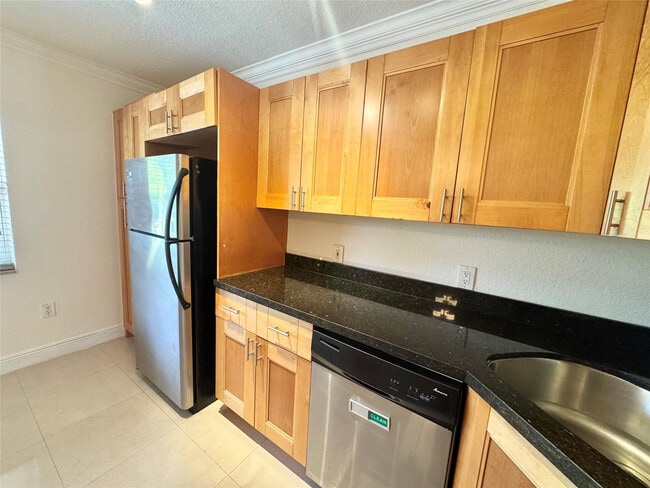 Building Photo - 660 NE 11th Ave