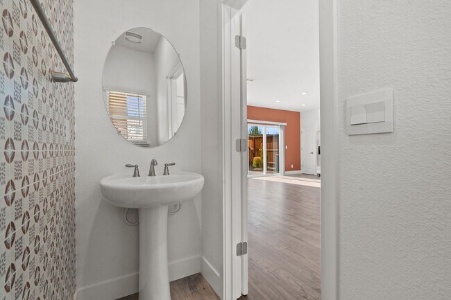 Building Photo - The Birch - - 3 Bedroom, 2.5 Bath single f...