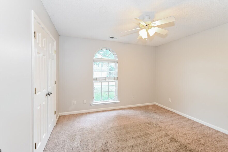 Building Photo - 5109 Jon Oak Dr