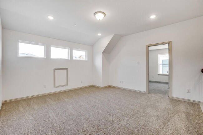 Building Photo - Luxury living in this stunning 4 bedroom, 3 bath home