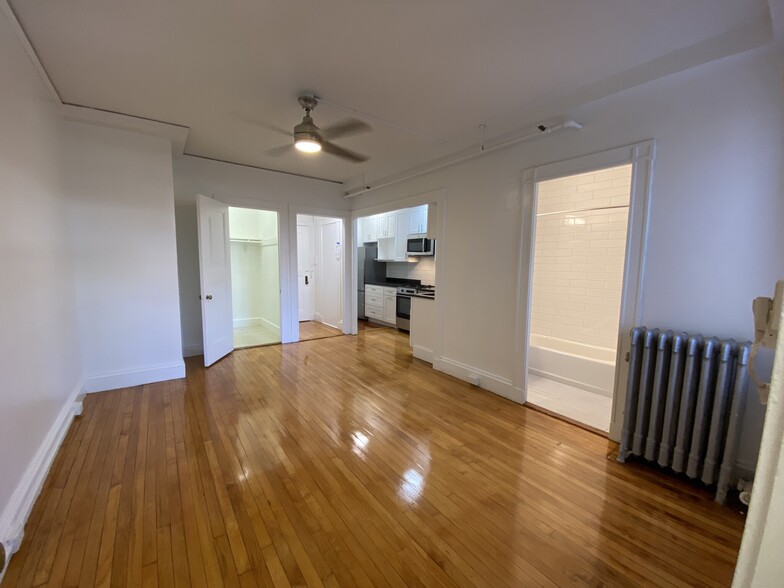 Building Photo - 14 Westland Ave