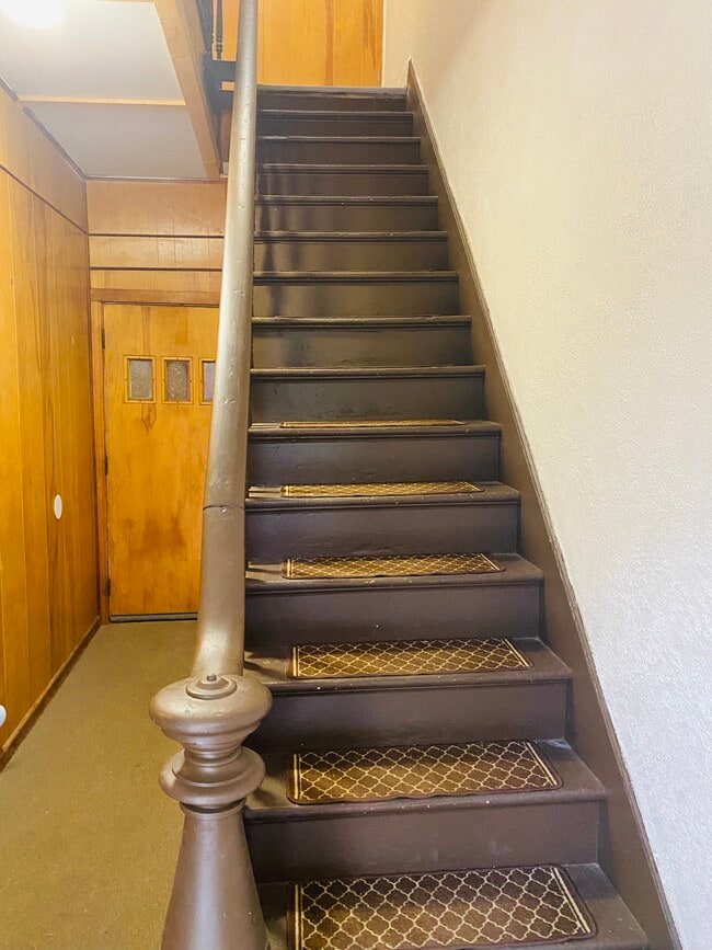 Building Photo - 7 Maple St