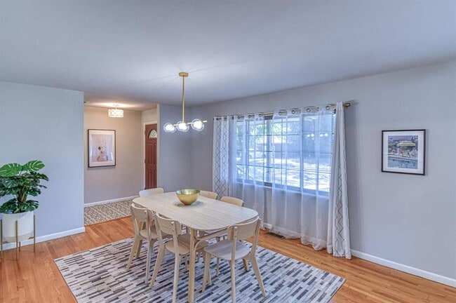 Building Photo - 1221 Cruce St