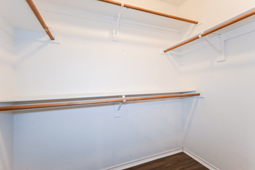 Building Photo - 1011 Caliente Dr