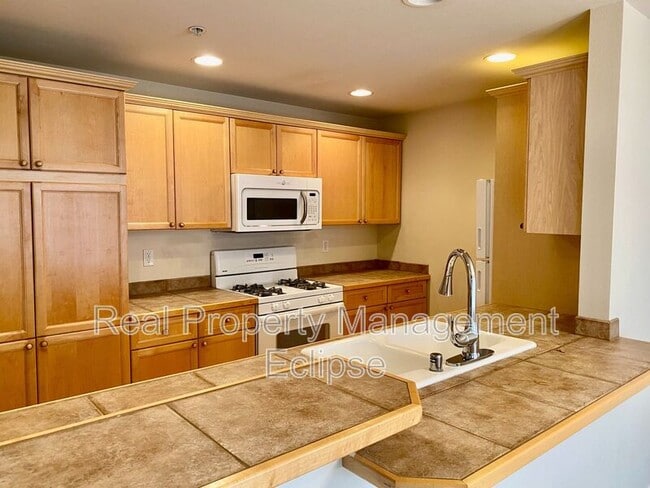 Building Photo - 8808 Redmond - Woodinville Rd NE