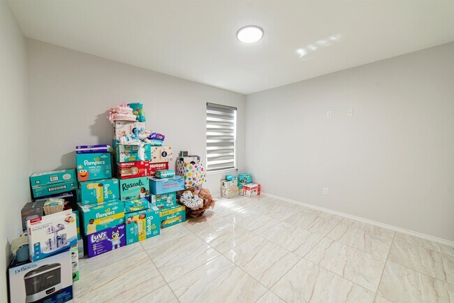 Building Photo - 5405 Jersey Dr