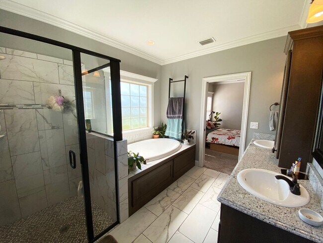 Building Photo - 4176 Old Ivy Trace