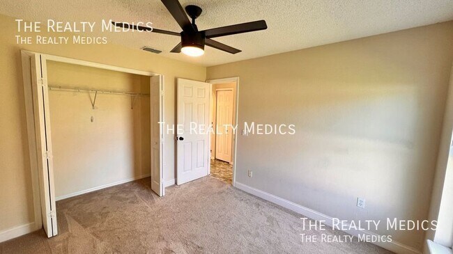 Building Photo - 14405 Lake Price Dr