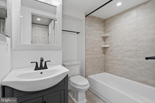 Building Photo - 3718 Farr Ave