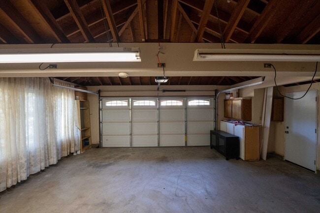 Building Photo - Charming Home for Now Leasing in Thousand Oaks!