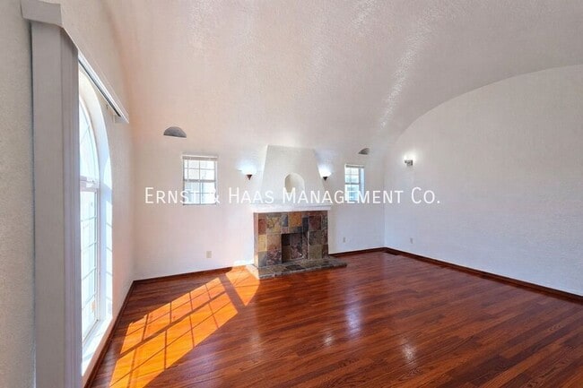 Building Photo - 5426 Lewis Ave