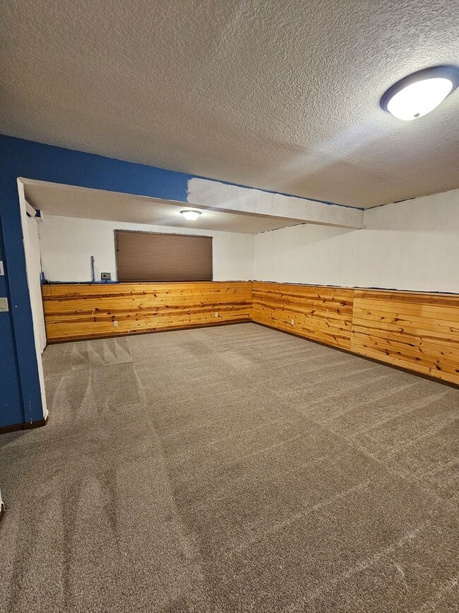 Building Photo - 4 BED | 2 BATH | DOUBLE GARAGE | PET NEGOT...