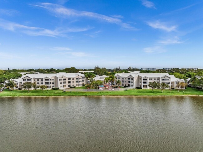 Building Photo - 2850 N Oakland Forest Dr