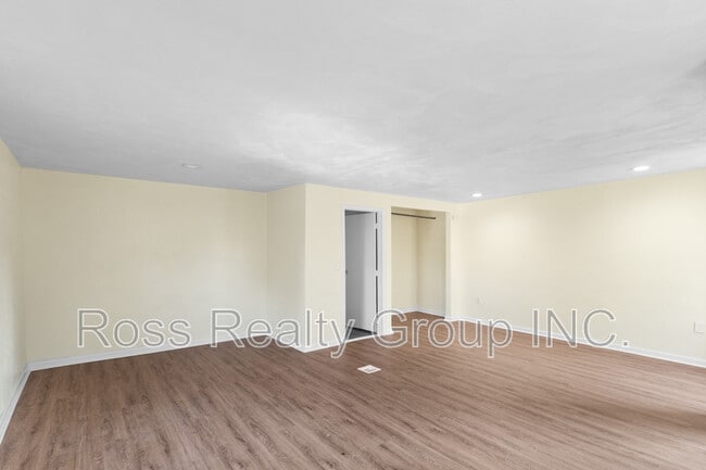Building Photo - 1149 Fernwood Ave