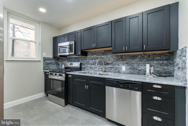 Building Photo - 2102 S Opal St
