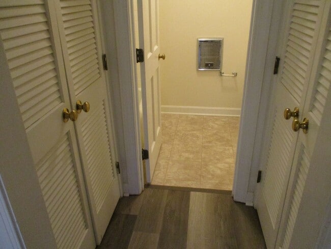 Building Photo - FOR RENT! 2 Bedroom, 2 Bath Upper Level Co...