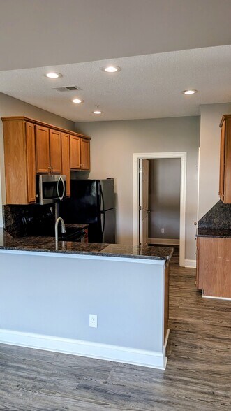 Building Photo - 5054 Belleglen Ct