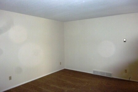 Building Photo - COZY END UNIT TOWN-HOME IN LONGMONT AVAILA...