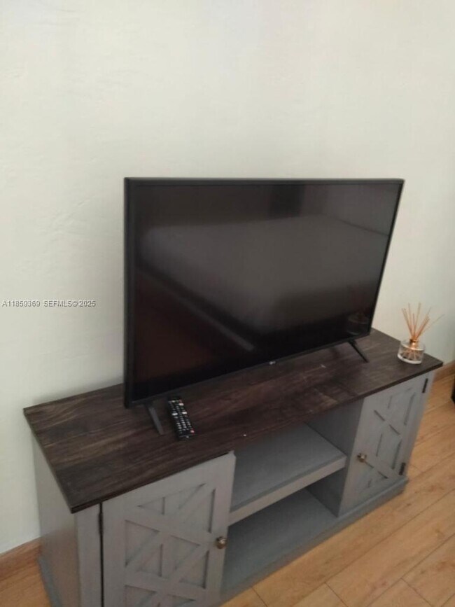 Building Photo - 4015 Indian Creek Dr