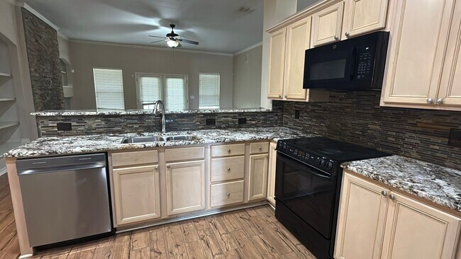 Building Photo - Rental in Shreveport