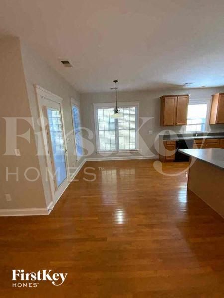 Building Photo - 205 Barberry St
