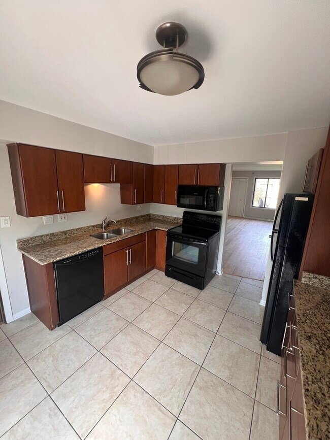Building Photo - 9375 Hamilton Ct